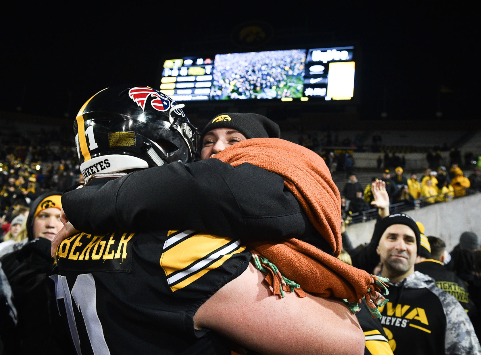 111619-qct-spt-iowa-minn-foot-174a.jpg